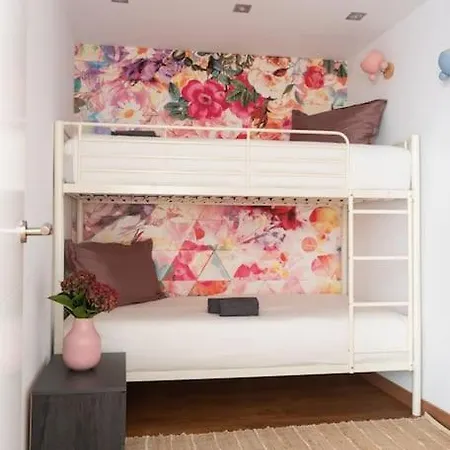 Cozy In The Center Apartment